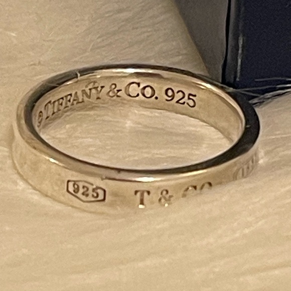 (PRICE IS FIRMED) 💯% Authentic Tiffany 1837, Narrow ring size 7 - Picture 8 of 12